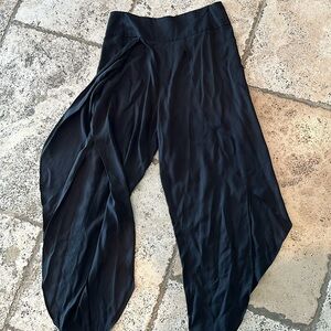 BCBG pants size S. Black